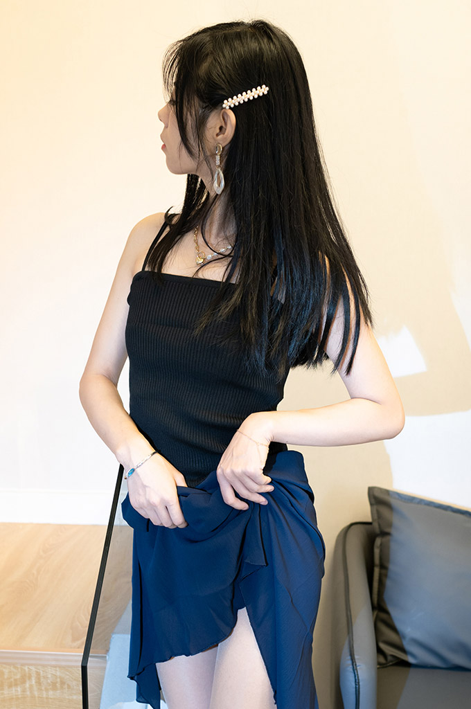 A026-银色高跟丝袜尽显轻熟妩媚-丝艺图鉴