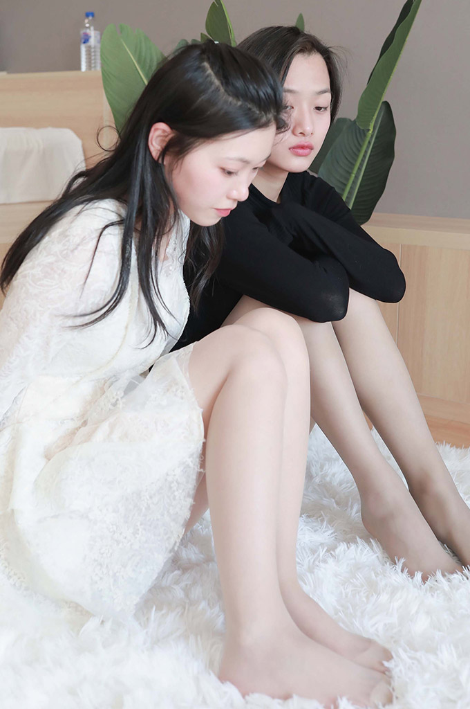 A030-闺蜜长靴与丝袜的慵懒私拍-丝艺图鉴